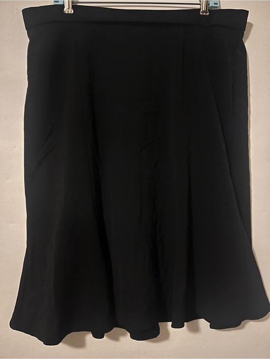 Courtenay Dresses & Skirts - COURTENAY Women’s Black Ruffle Hem Skirt Size 16W Zip Back